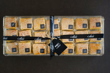 Load image into Gallery viewer, Saffron Qirs Aqaili in a Luxury Acrylic Tray