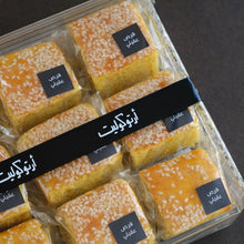 Load image into Gallery viewer, Saffron Qirs Aqaili in a Luxury Acrylic Tray