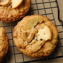 Load image into Gallery viewer, White Chocolate Ritz Cookies