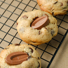 Load image into Gallery viewer, Chocolate chip cookies