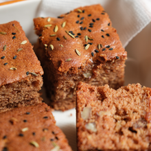 Load image into Gallery viewer, Dates Pecan cake Tray