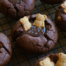 Load image into Gallery viewer, Chocolate Spa Bear Cookies