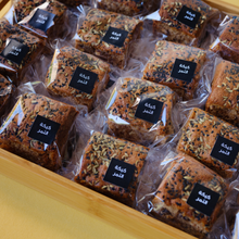 Load image into Gallery viewer, Dates Pecan cake Tray