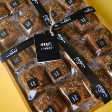 Load image into Gallery viewer, Dates Pecan cake Tray