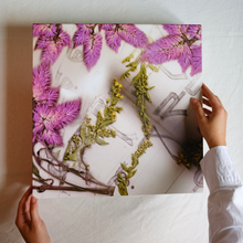 Load image into Gallery viewer, Floral - mix crunches Box
