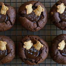 Load image into Gallery viewer, Chocolate Spa Bear Cookies
