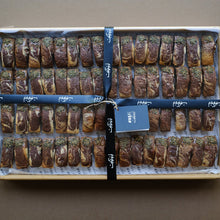 Load image into Gallery viewer, Marble Zaatar Cake with Cheese Tray
