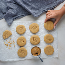 Load image into Gallery viewer, Vintage Peanuts Cookies
